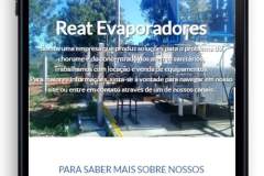 Site novo da Reat em um celular em pé. Site novo da Reat em um celular em pé.